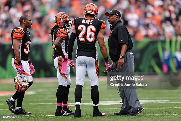 Head Coach Marvin Lewis of the Cincinnati Bengals talks with Taylor Mays of the Cincinnati Bengals during a game against the New England Patriots at...