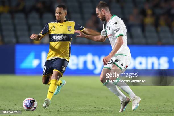 Marco Túlio of the Mariners with the ball during the A-League Men round seven match between Central Coast Mariners and Western United at Industree...