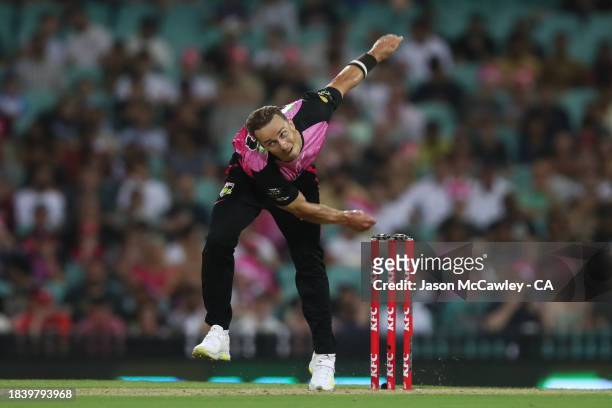 Tom Curran of the Sixers bowls during the BBL match between Sydney Sixers and Melbourne Renegades at Sydney Cricket Ground on December 08, 2023 in...