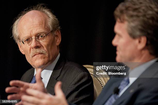 Brian Moynihan, president and chief executive officer of Bank of America Corp., right, speaks as Stefan Ingves, governor of Sweden's central bank,...