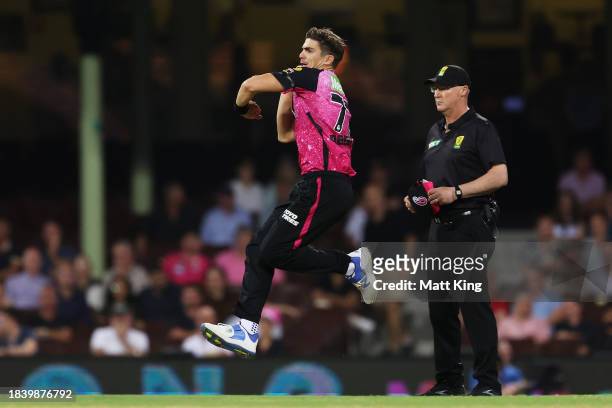 Sean Abbott of the Sixers bowls during the BBL match between Sydney Sixers and Melbourne Renegades at Sydney Cricket Ground, on December 08 in...