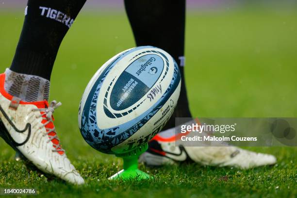 Handre Pollard of Leicester Tigers prepares to kick the ball from a kicking-tee during the Gallagher Premiership Rugby match between Leicester Tigers...