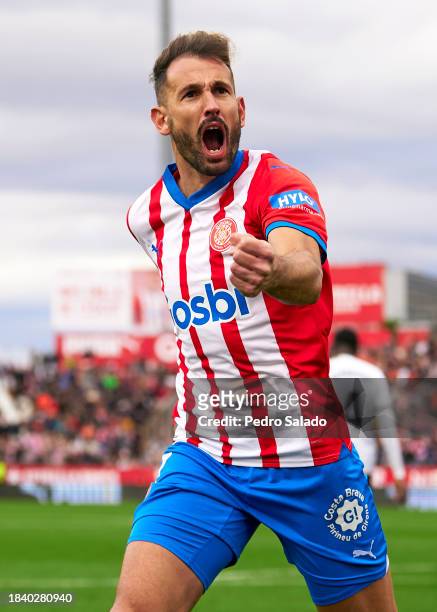 Cristian Stuani of Girona FC celebrates after scoring his team's first goal during the LaLiga EA Sports match between Girona FC and Valencia CF at...