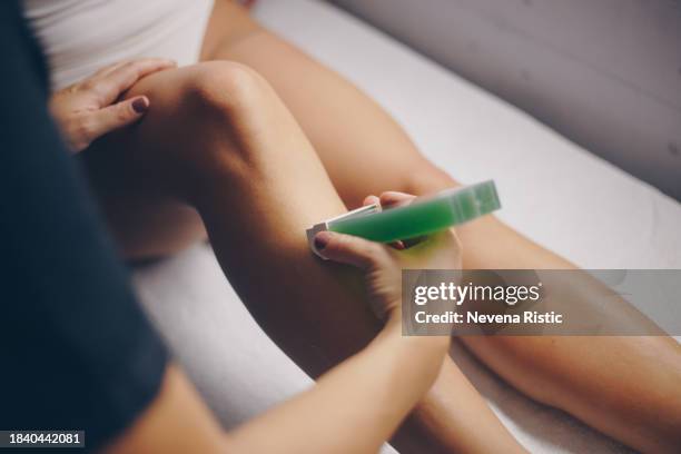 close up of leg waxing stock photo - beauty spa stockfoto's en -beelden