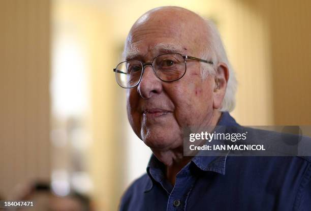 Physics Portrait Portrait Physicist Photos and Premium High Res Pictures - Getty Images
