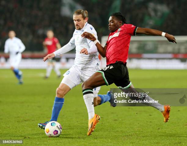 Sebastian Jung of Karlsruher SC and Derrick Koehn of Hannover 96 battle for the ball during the Second Bundesliga match between Hannover 96 and...