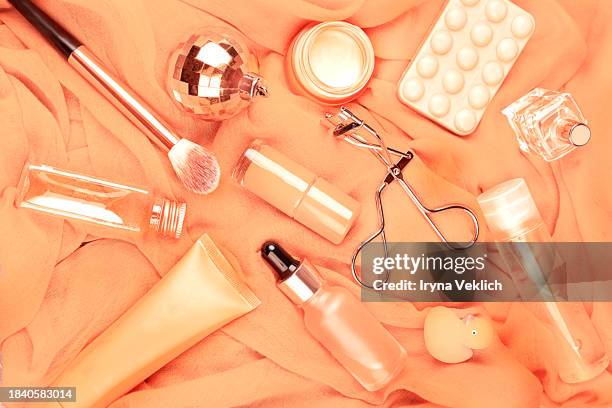 beauty cosmetic products  and body care set in trendy orange  peach fuzz  color trend 2024  background. - de color melocotón fotografías e imágenes de stock