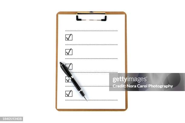 checklist on clipboard on white background - checklist stockfoto's en -beelden