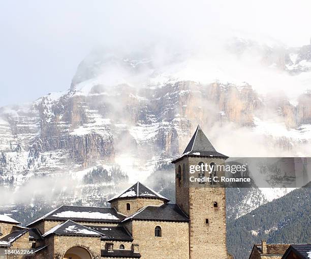 torla - mondarruego stockfoto's en -beelden