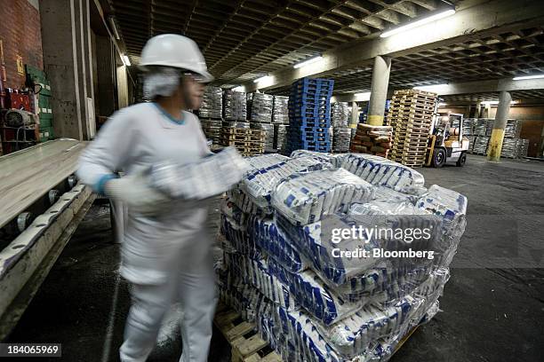 Worker loads bags of sugar on a pallet for shipping at Unidade Industrial Cruz Alta da Guarani SA's processing plant, near Sao Jose do Rio Preto,...