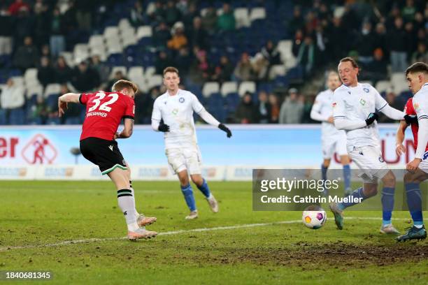 Andreas Voglsammer of Hannover 96 scores his team's first goal during the Second Bundesliga match between Hannover 96 and Karlsruher SC at Heinz von...