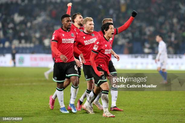 Sei Muroya of Hannover 96 celebrates scoring his team's second goal with teammates during the Second Bundesliga match between Hannover 96 and...