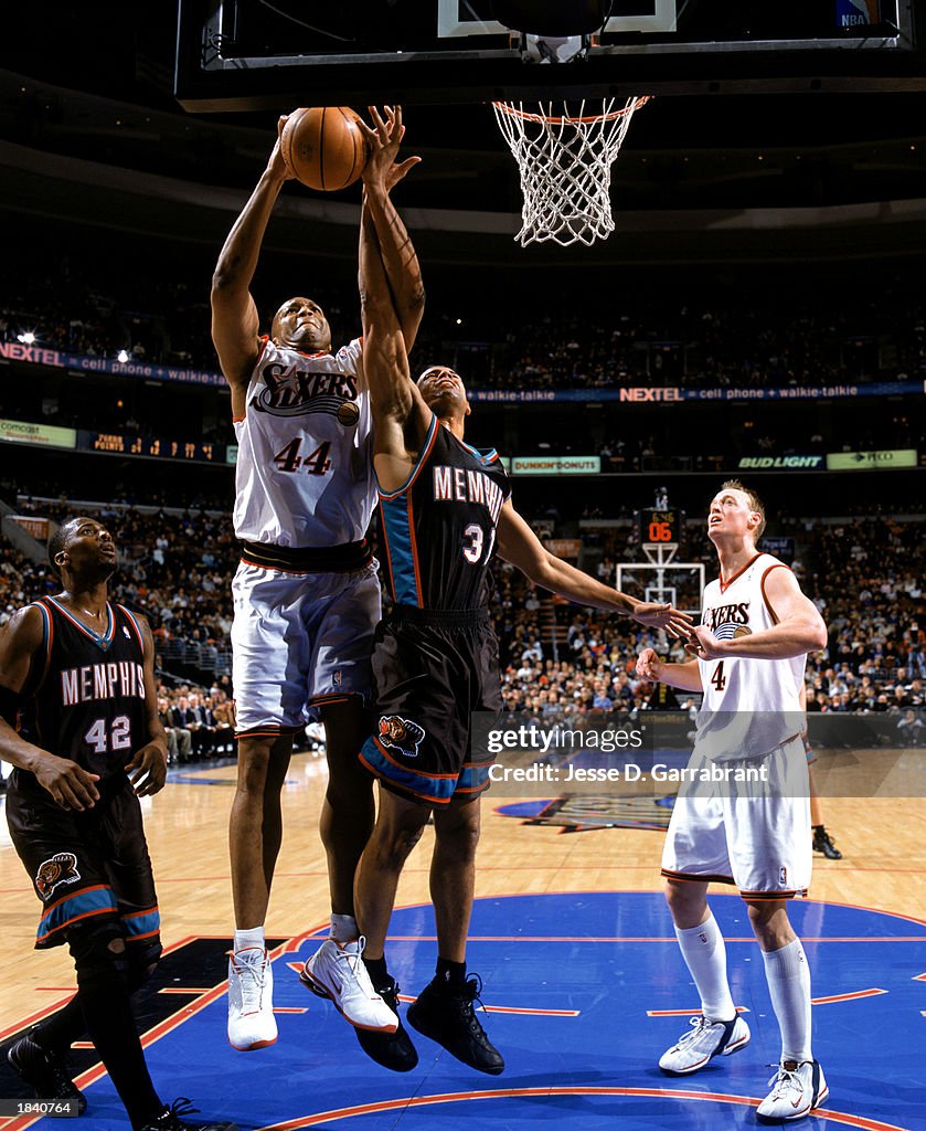 Derrick Coleman takes the ball up