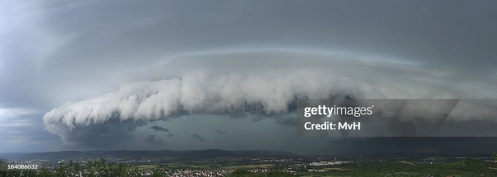 Aproximar e Tempestade com Trovoadaweather condition