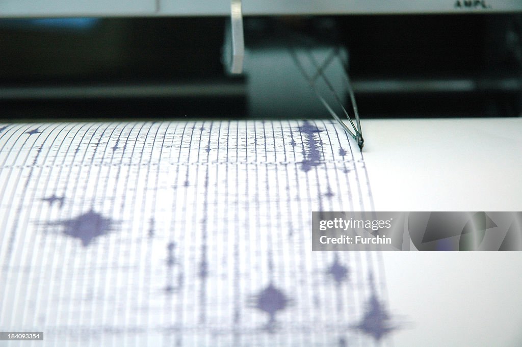Earthquake seismogram recording by a seismograph image