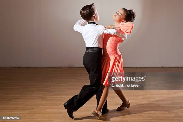 paar kinder tanzen - tango black stock-fotos und bilder