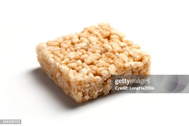rice krispies plätze - knusprig stock-fotos und bilder