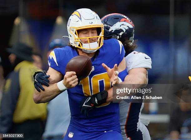 Inglewood, CA Denver Broncos linebacker Alex Singleton sacks Los Angeles Chargers quarterback Justin Herbert during the first half at SoFi Stadium in...