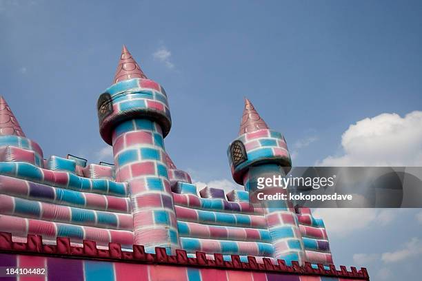 hüpfburg - 002 - bouncy castle stock-fotos und bilder