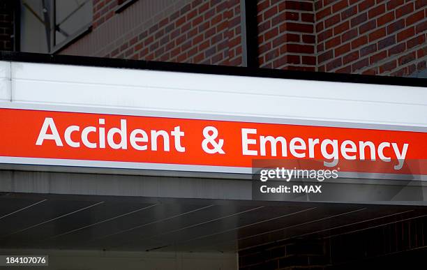 krankenhaus-schild - accident and emergency uk stock-fotos und bilder