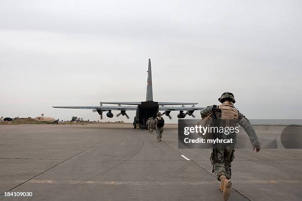 loading up - tarmac airport stock pictures, royalty-free photos & images