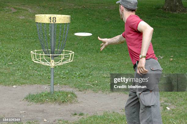 disc golfer - disc golf stockfoto's en -beelden