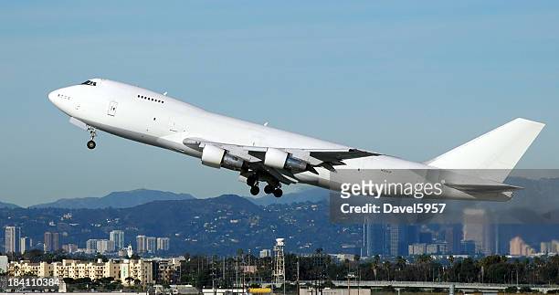 jet airplane taking off - plane taking off stock pictures, royalty-free photos & images