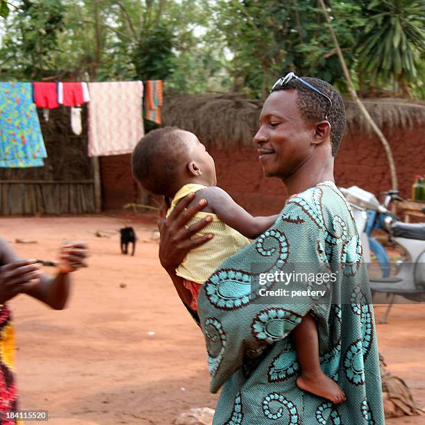 famiglia africana - tribù africana foto e immagini stock