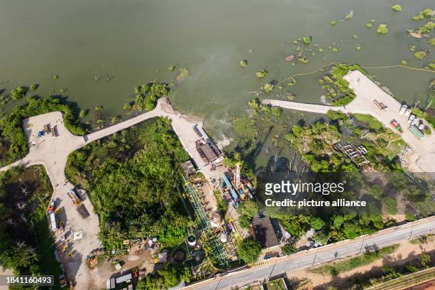 December 2023, Brazil, Maceio: View of the area where the Braskem chemical company's salt tunnel no. 18 collapsed in the Mutange district. In some...