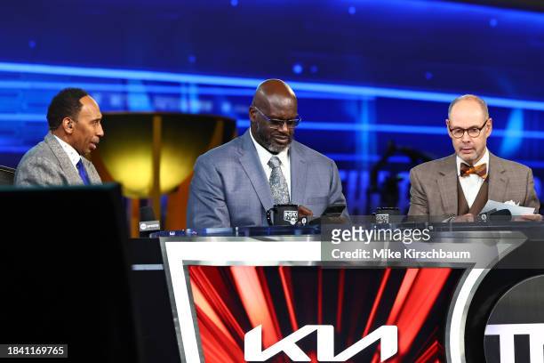 Steven A. Smith, Shaquille O'Neal, and Ernie Johnson Jr. Look on before the game between the New Orleans Pelicans and Los Angeles Lakers as part of...