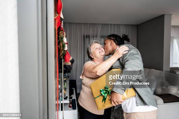 family arriving at grandmother's house for christmas - natal brazil stock pictures, royalty-free photos & images