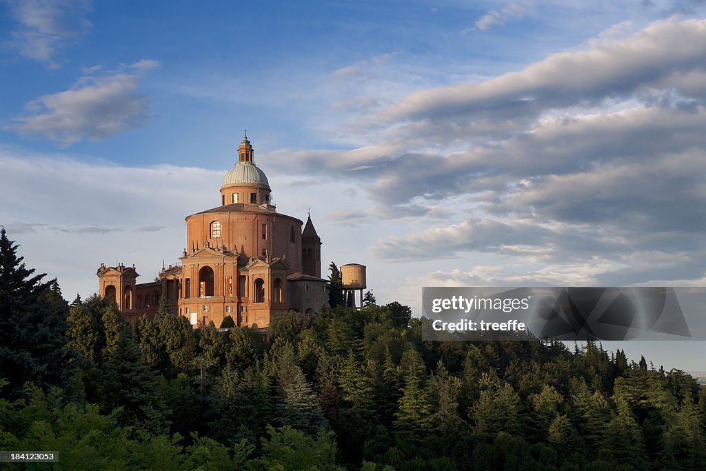 Bologna: San Luca santuario en puesta de sol