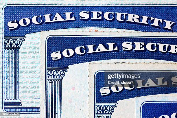 social security cards - social security kaart stockfoto's en -beelden