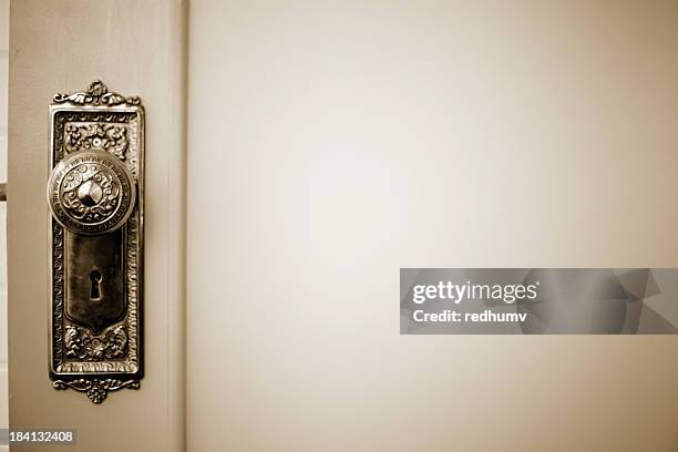 vintage türknauf messing - doorknob stock-fotos und bilder