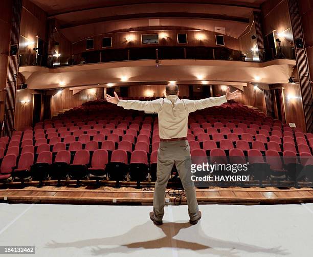 actor on stage - actor stock pictures, royalty-free photos & images
