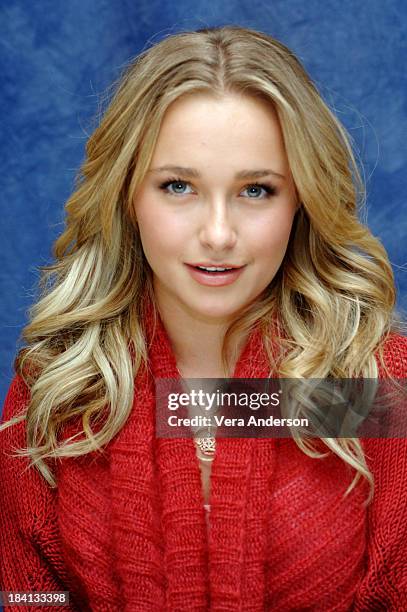 Hayden Panettiere during "Heroes" Press Conference with Milo Ventimiglia, Hayden Panettiere, Greg Grunberg, Ali Larter, Masi Oka and Adrian Pasdar at...