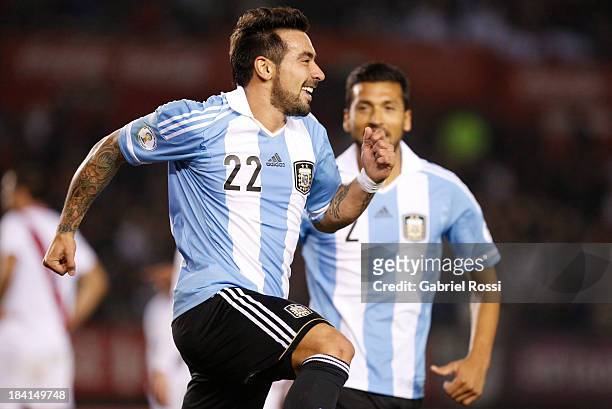 Ezequiel Lavezzi celebrates the first goal during a match between Argentina and Peru as part of the 17th round of the South American Qualifiers at...