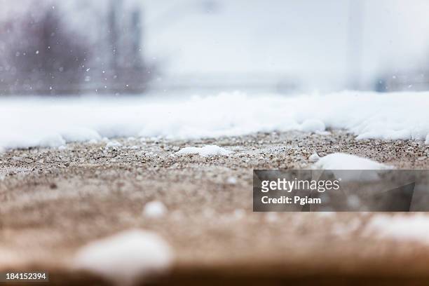 snow on the sidewalk - road salt 個照片及圖片檔