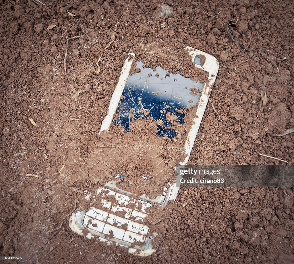 Enterrado de telemóvel