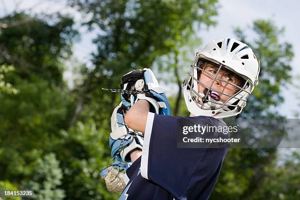 niño jugando lacrosse - lacrosse fotografías e imágenes de stock