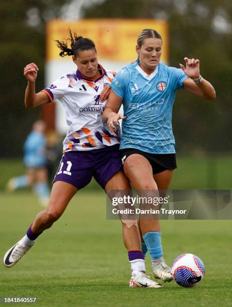 Grace Jale of Perth Glory competes with mcw5during the A-League Women round seven match between Melbourne City and Perth Glory at Genis Steel...