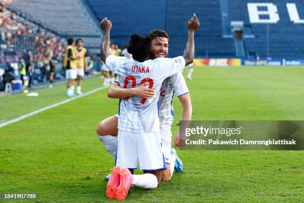 Peter Utaka of Ventforet Kofu celebrates scoring his side's third goal with Cristiano of Ventforet Kofu during the AFC Champions League Group H match...