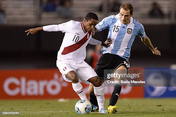 Leandro Somoza of Argentina vies for the ball with Yordy Reyna of Peru during a match between Argentina and Peru as part of the 17th round of the...