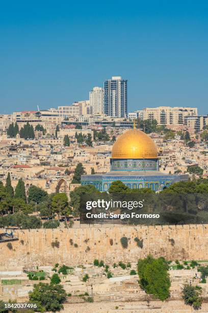 vertical view of the dome of the rock, jerusalem, israel - holy land israel stock pictures, royalty-free photos & images