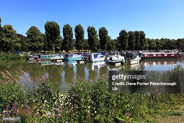 boating marina on the river nene, northampton - fiume nene foto e immagini stock