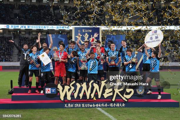 Captain Kento Tachibanada of Kawasaki Frontale lifts the trophy after the 103rd Emperor's Cup final between Kawasaki Frontale and Kashiwa Reysol at...