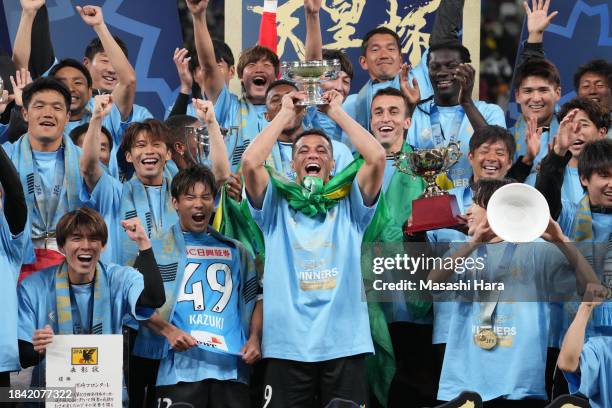 Leandro Damiao of Kawasaki Frontale lifts the trophy after the 103rd Emperor's Cup final between Kawasaki Frontale and Kashiwa Reysol at National...