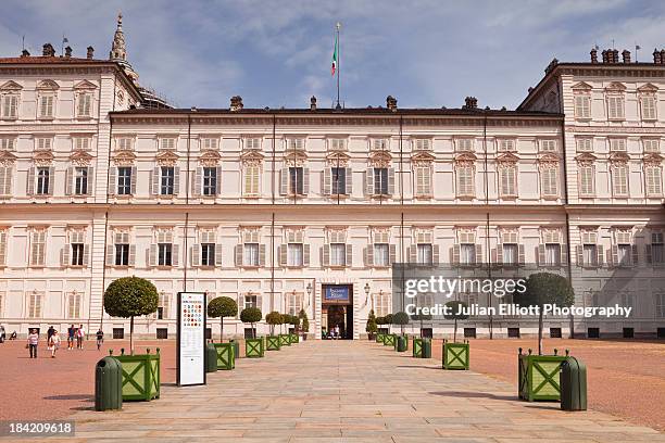 palazzo reale in piazza castello. - palazzo reale turin stock pictures, royalty-free photos & images