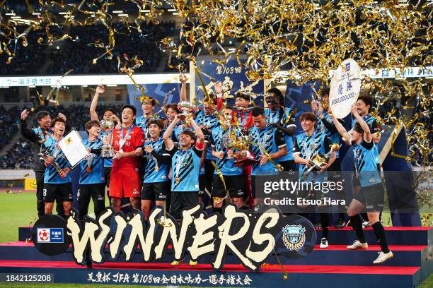 Players of Kawasaki Frontale celebrate the victory with the trophy following the 103rd Emperor's Cup final between Kawasaki Frontale and Kashiwa...