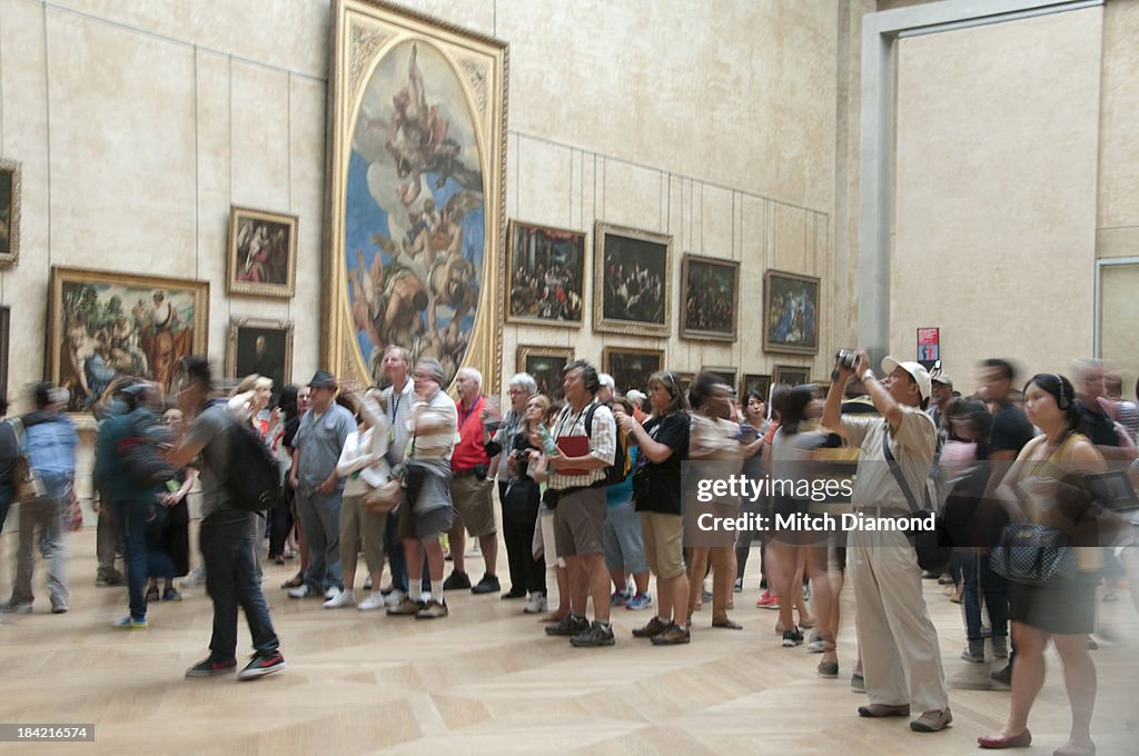 Crowds enjoying the art of the Louvre